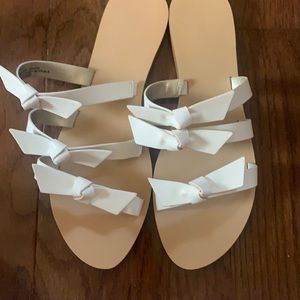 White bow slides